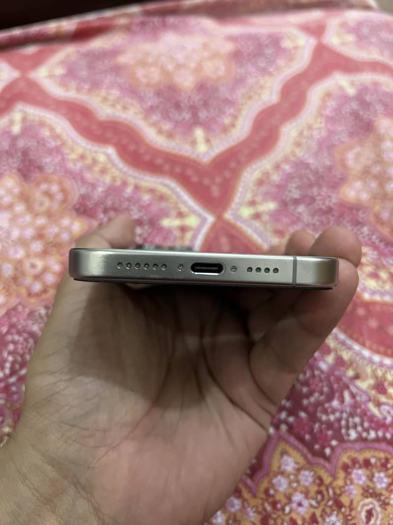 Apple iPhone 15 Pro Max 3