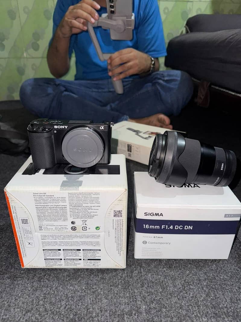Camera with Lenes 0