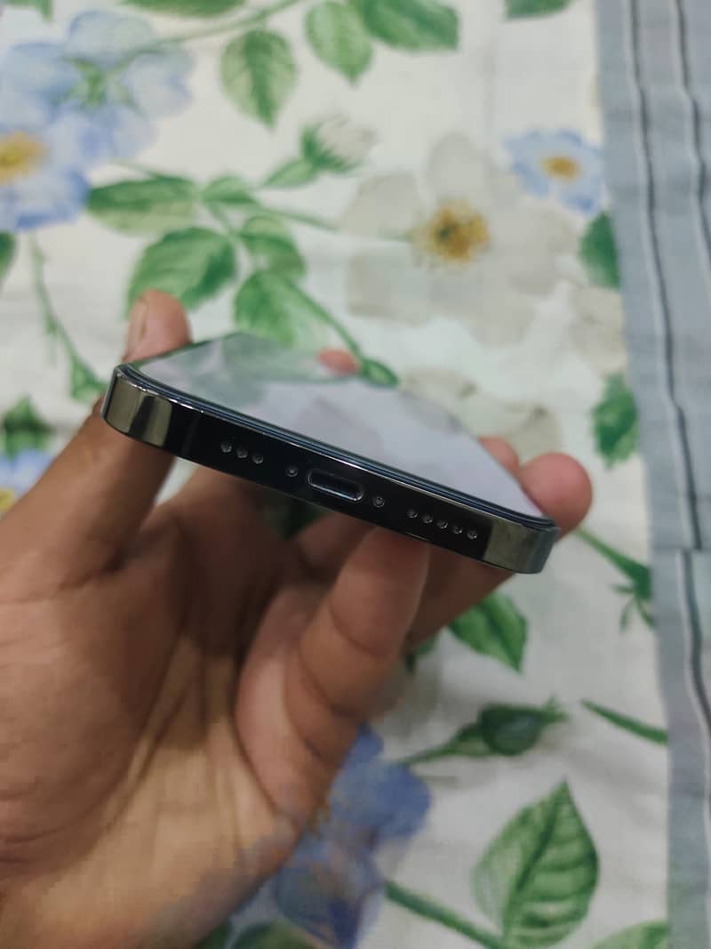 Apple iPhone 13 Pro 2