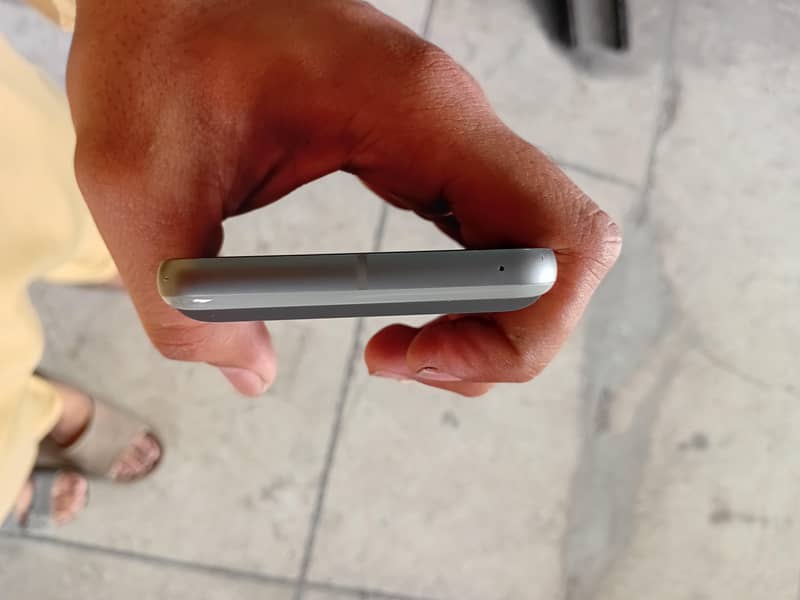 Google Pixel 8 2