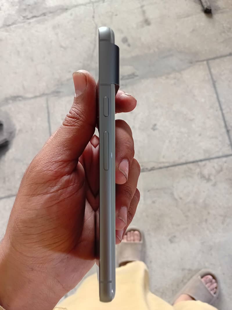 Google Pixel 8 4