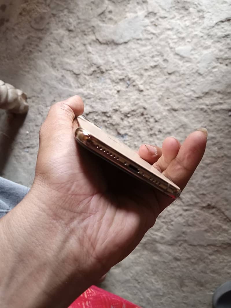 Apple iPhone 11 Pro Max 2