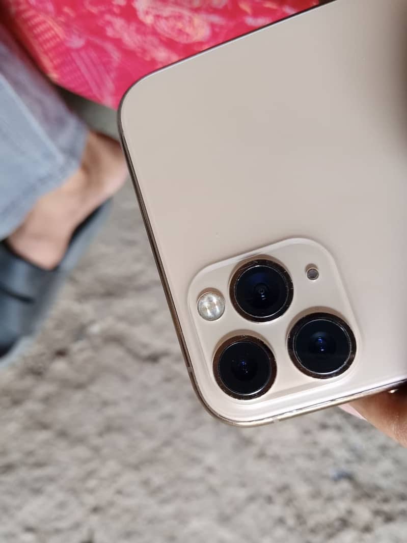 Apple iPhone 11 Pro Max 6