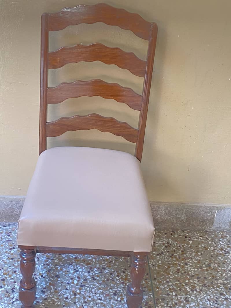 Dining table 0