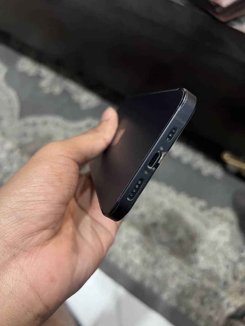 Apple iPhone 12 2