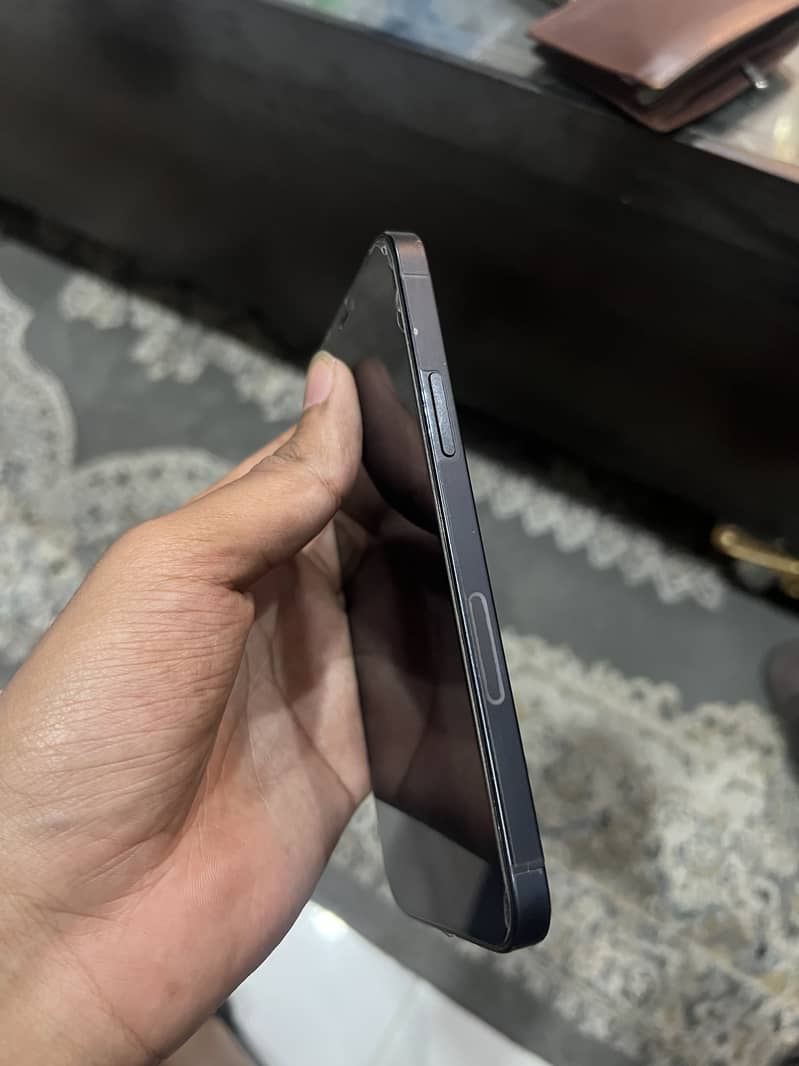 Apple iPhone 12 4