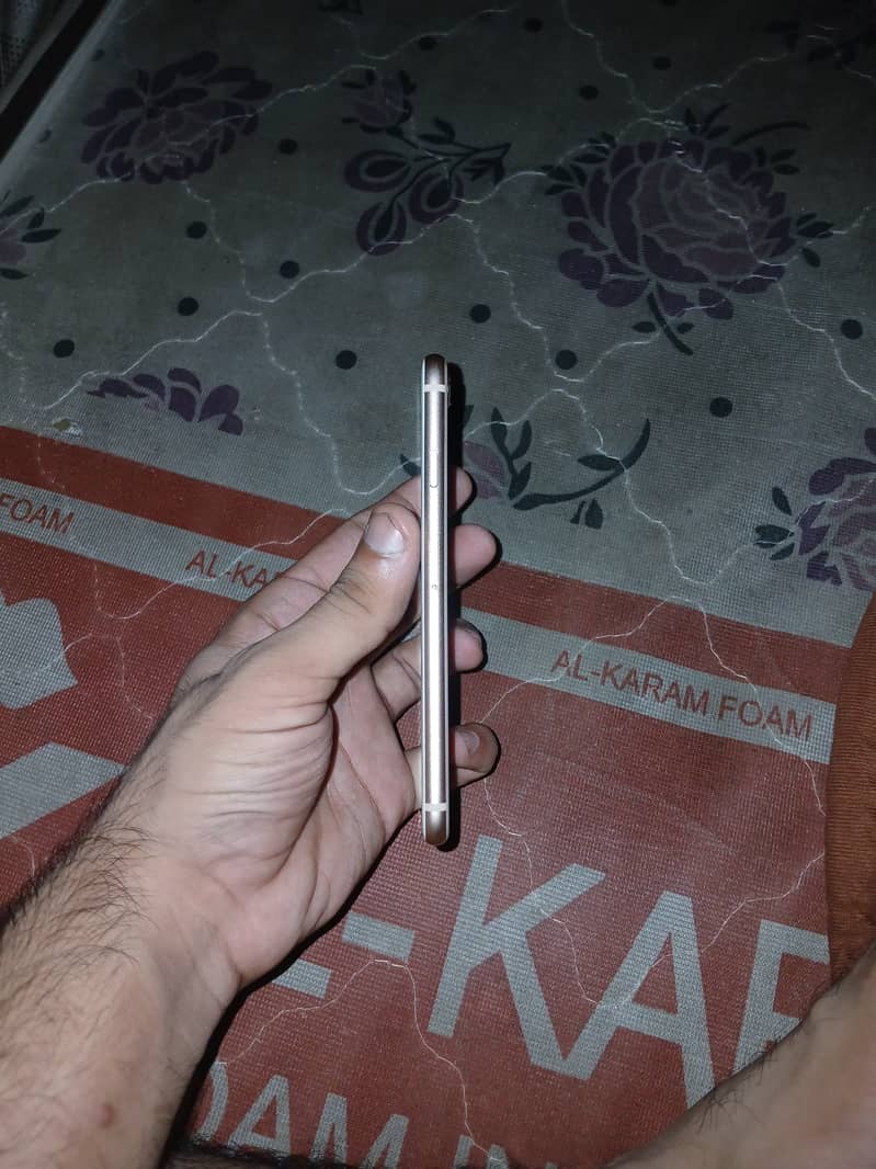 Apple iPhone 8 1