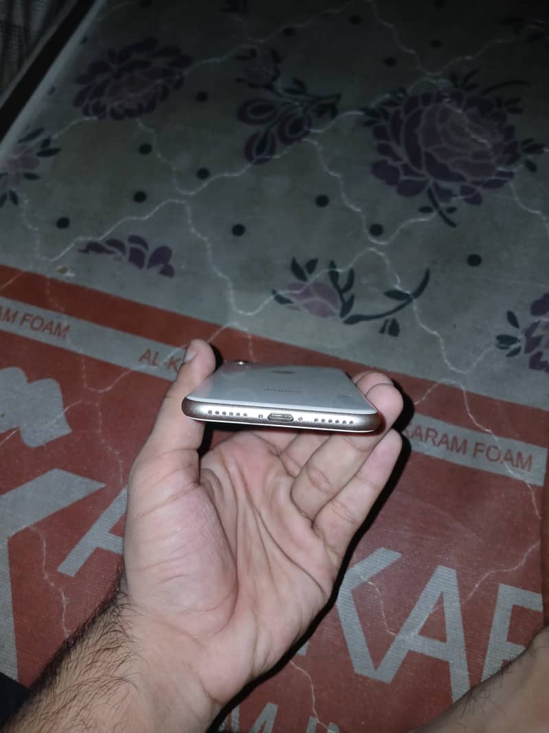 Apple iPhone 8 2