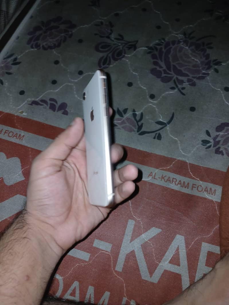 Apple iPhone 8 3