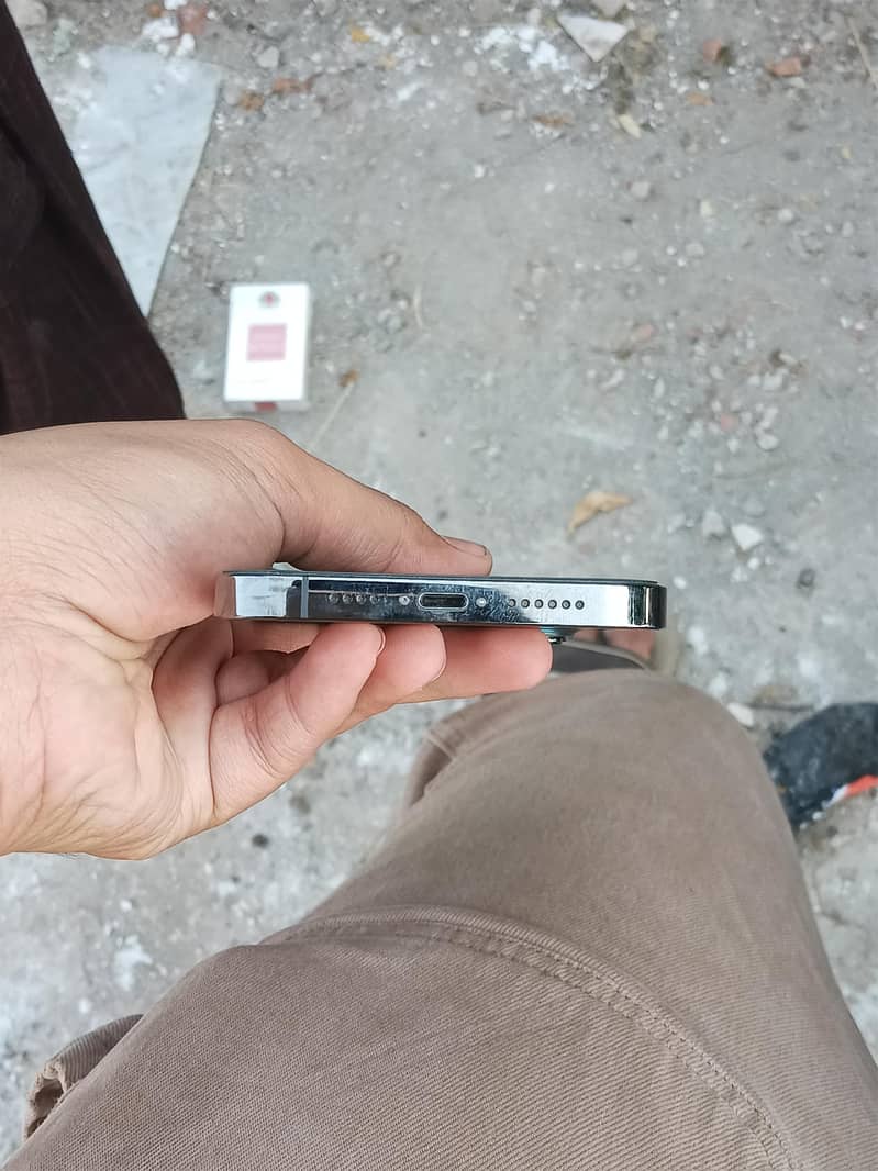 Apple iPhone 13 Pro Max 4