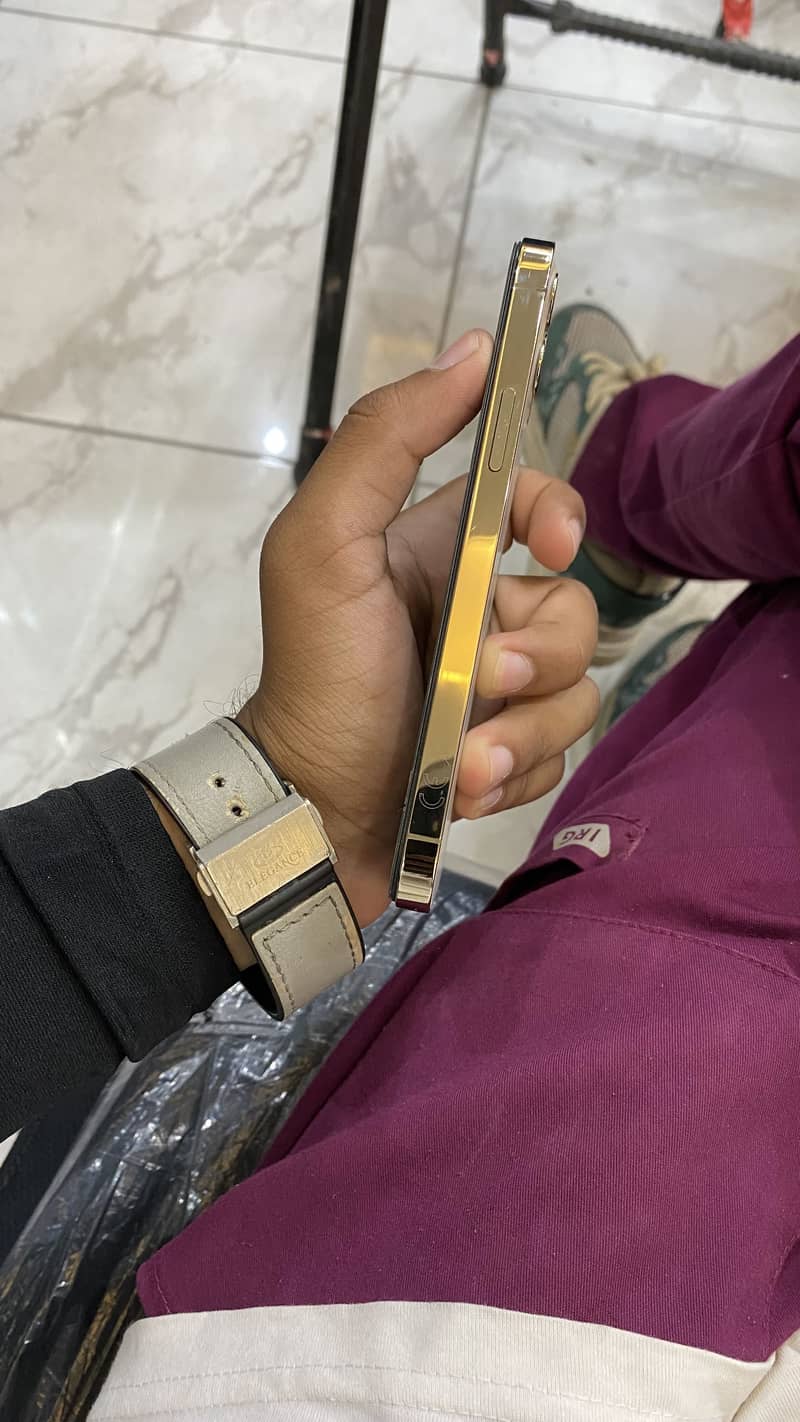 Apple iPhone 12 Pro 4