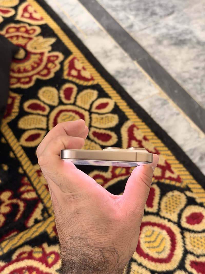 Apple iPhone 16 Pro Max 0