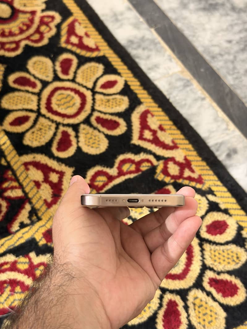 Apple iPhone 16 Pro Max 3