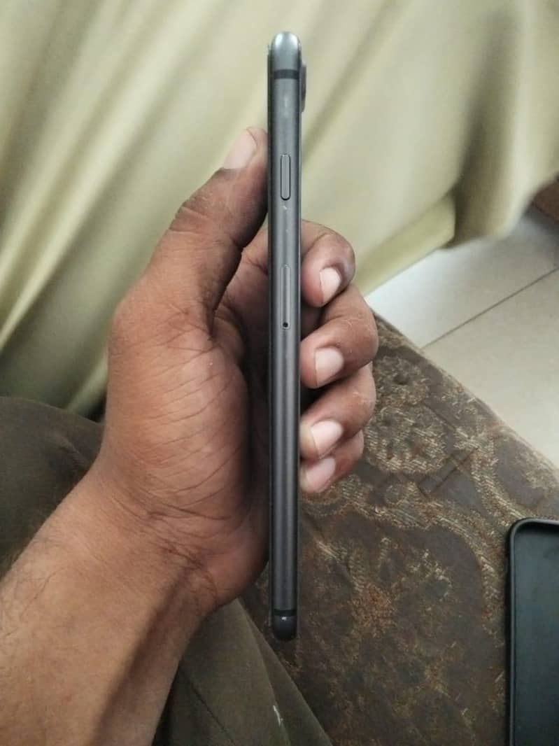Apple iPhone 8 Plus 1