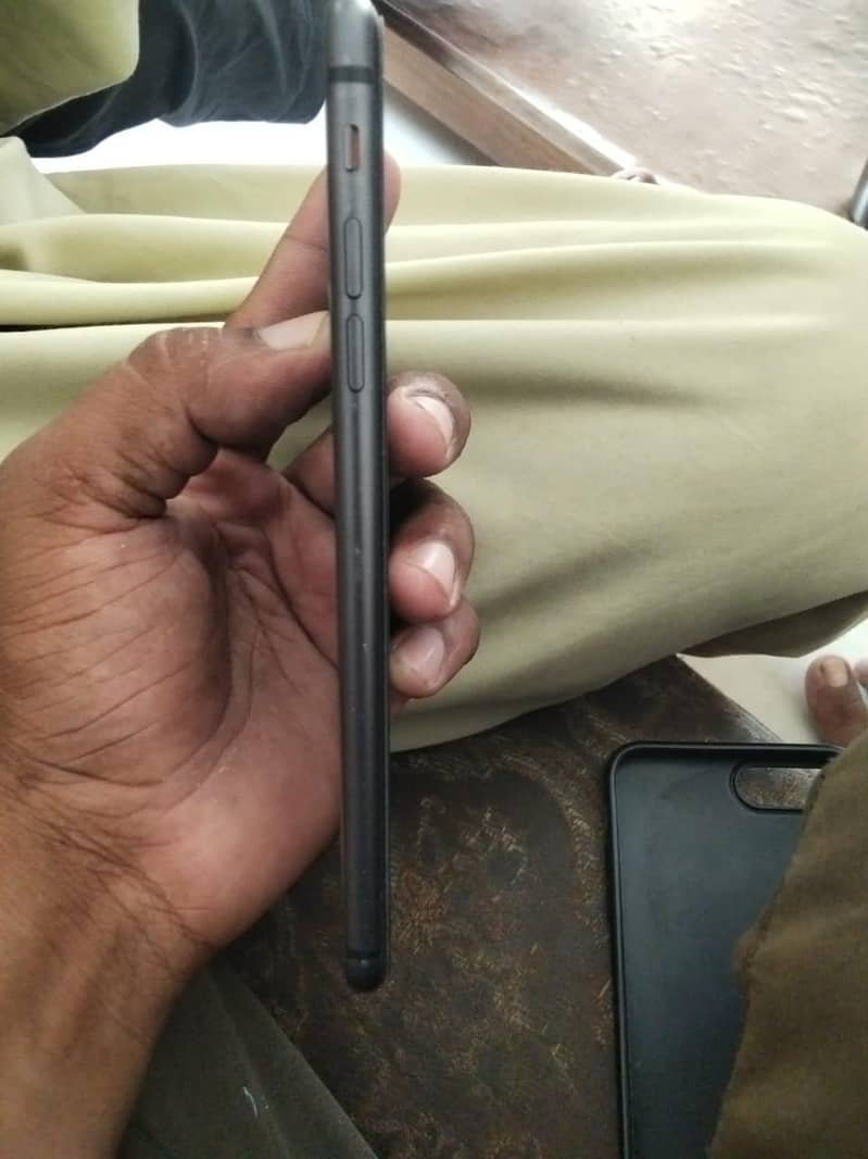 Apple iPhone 8 Plus 2