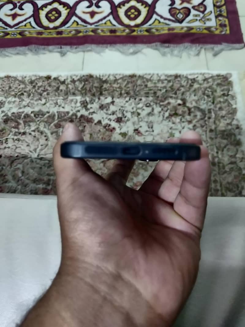 Apple iPhone 16 3