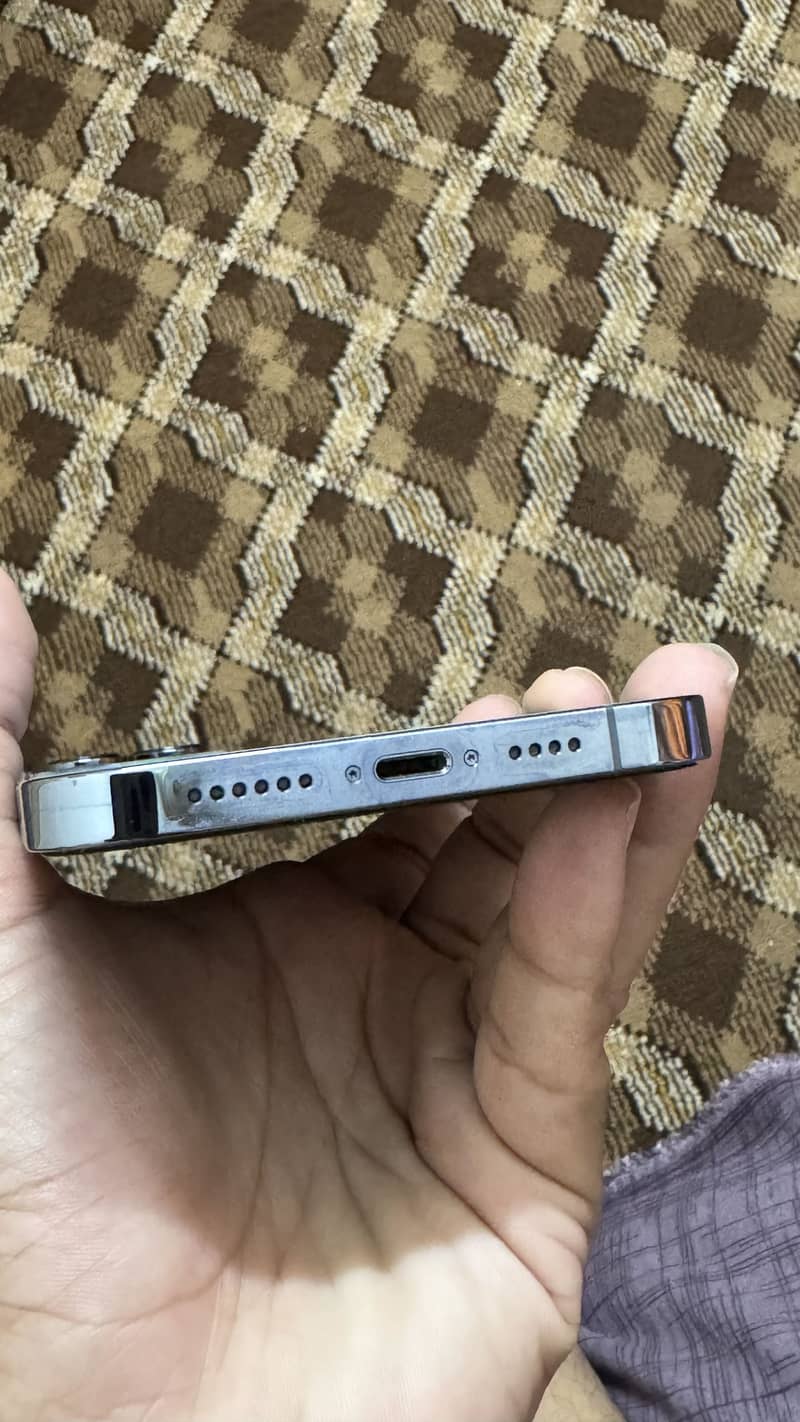 Apple iPhone 13 Pro Max 6