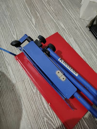 Kinsman Music Stand for recording professional singer