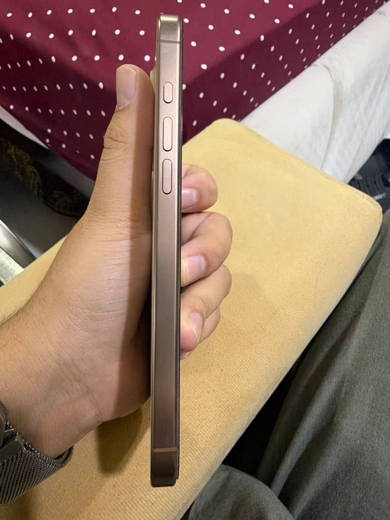 Apple iPhone 16 Pro Max 5
