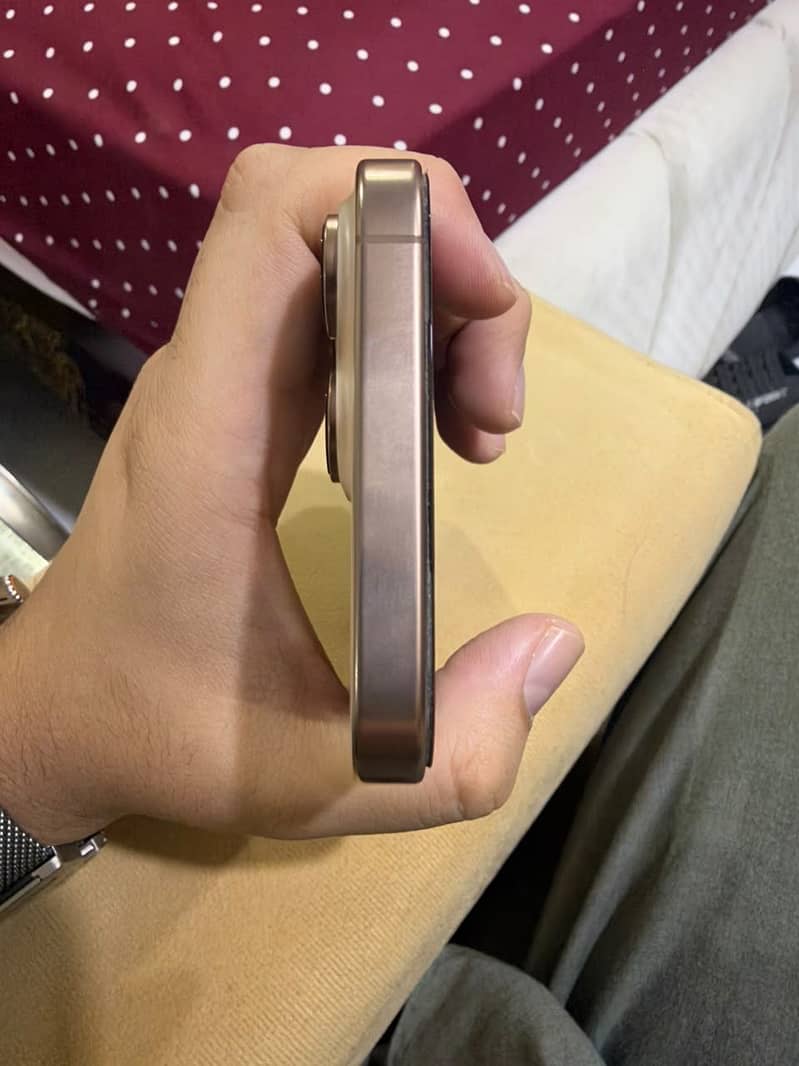 Apple iPhone 16 Pro Max 7