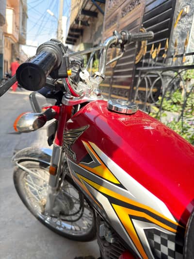 10/10 Honda 125 red colour