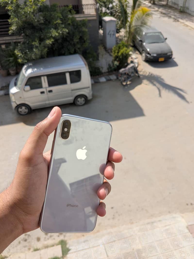 Apple iPhone X 4