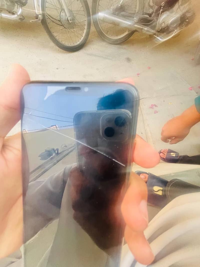 Apple iPhone XS Max 1