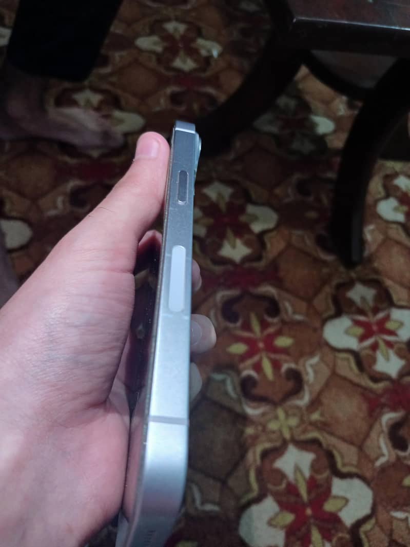 Apple iPhone 14 3