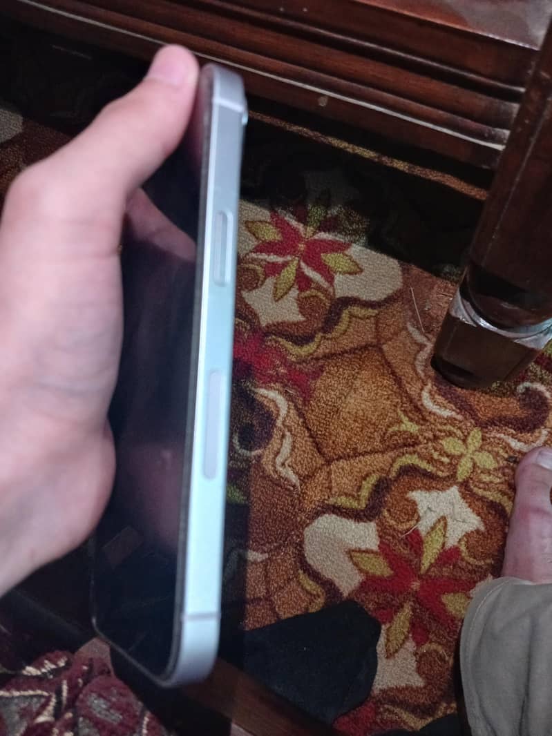 Apple iPhone 14 4