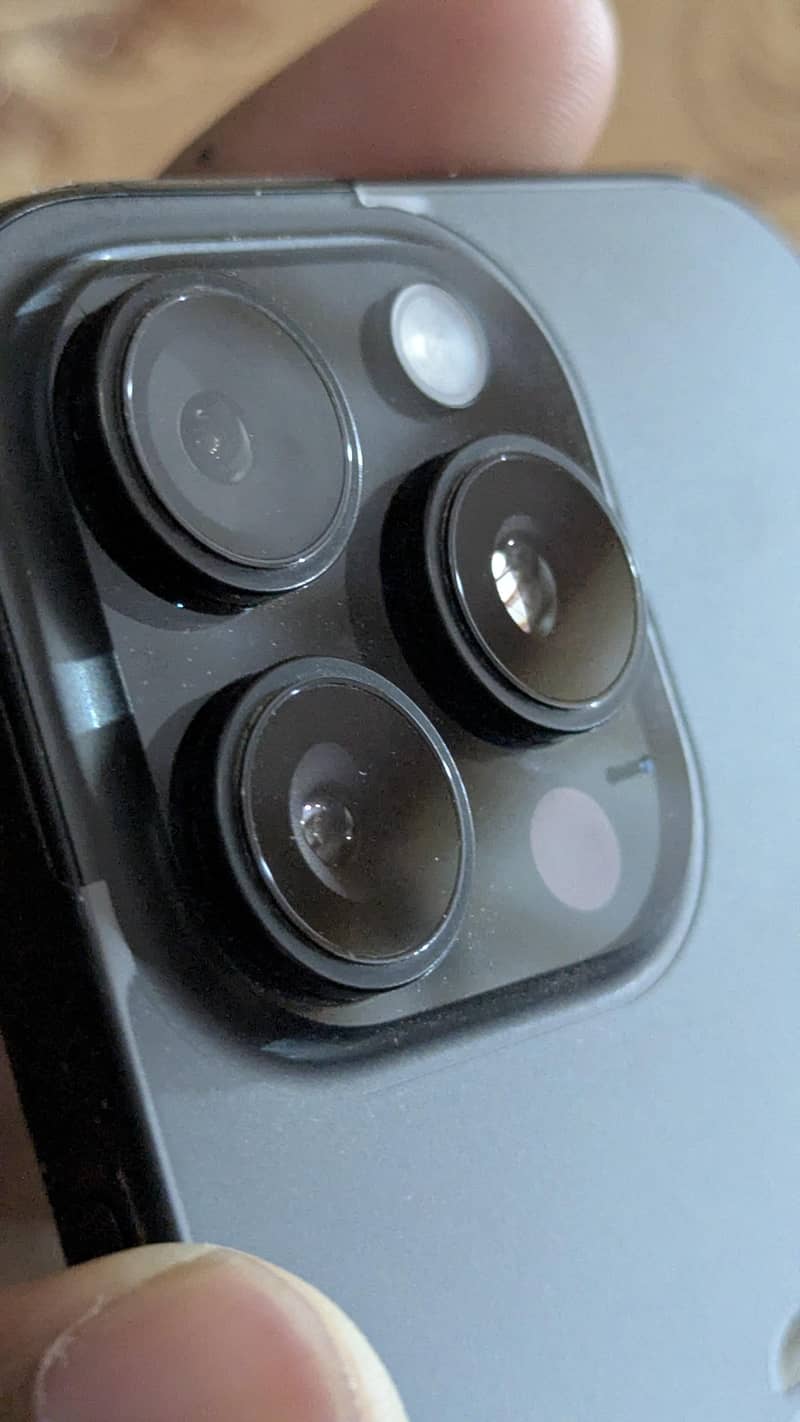 Apple iPhone 16 Pro 1