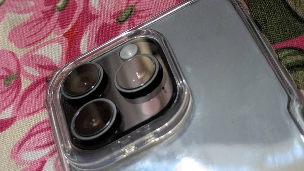 Apple iPhone 16 Pro 2