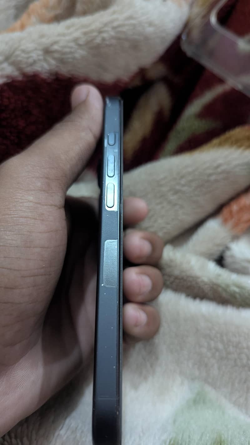 Apple iPhone 16 Pro 4