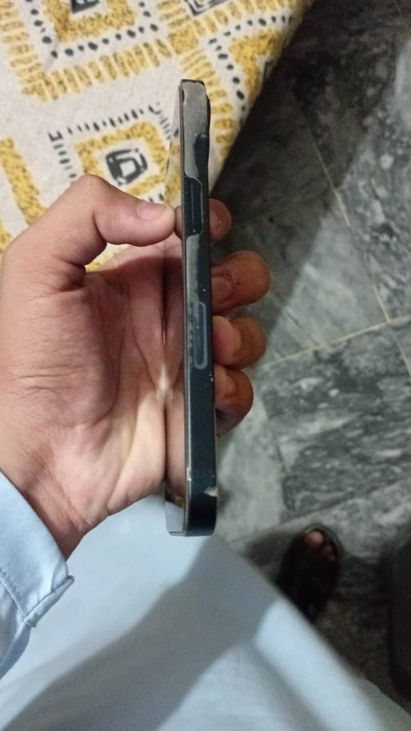 Apple iPhone 13 1