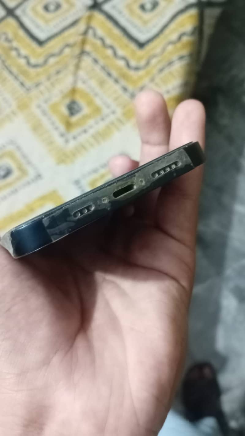 Apple iPhone 13 2