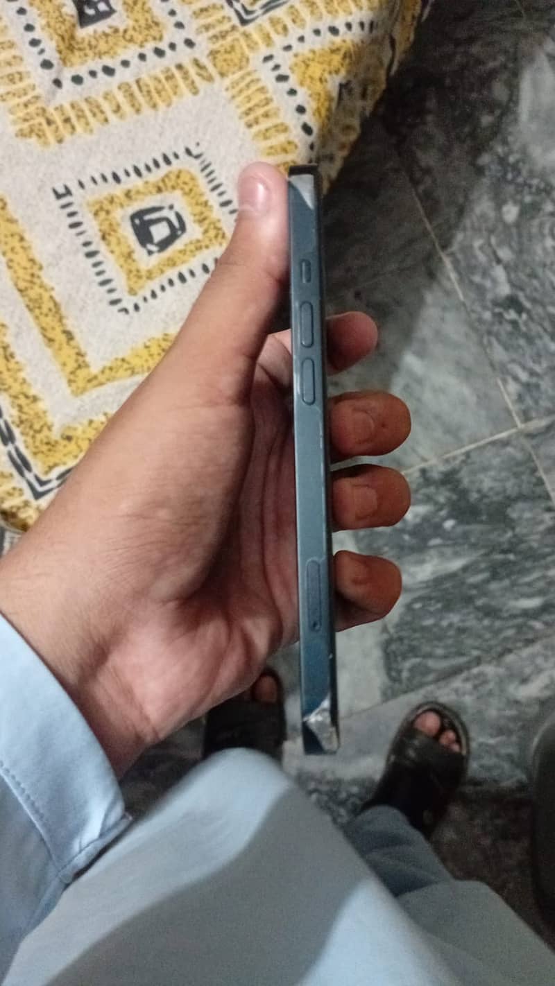 Apple iPhone 13 3