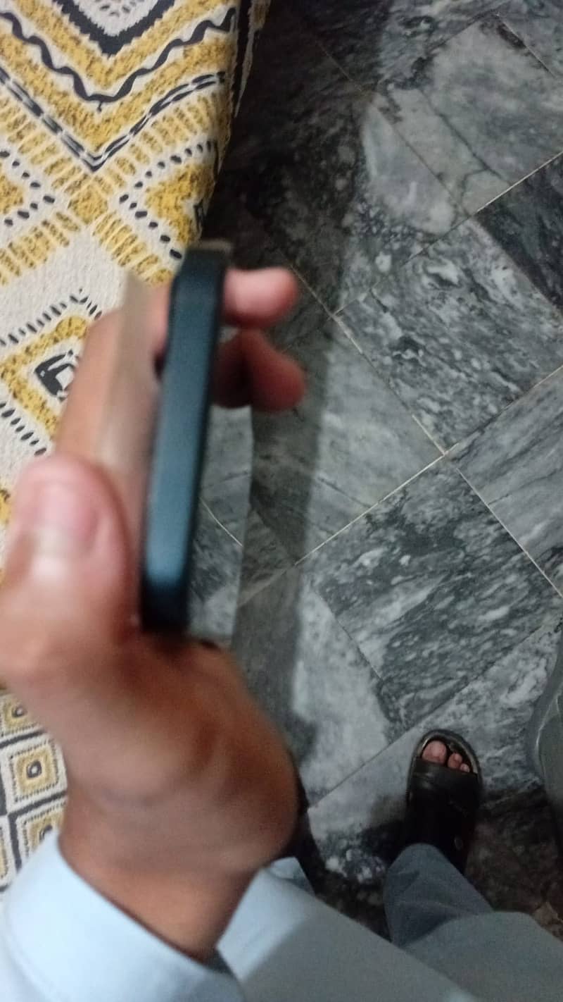 Apple iPhone 13 4