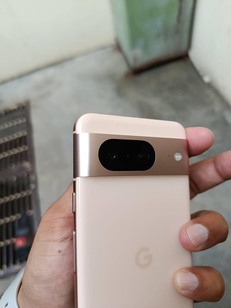 Google Pixel 8 4