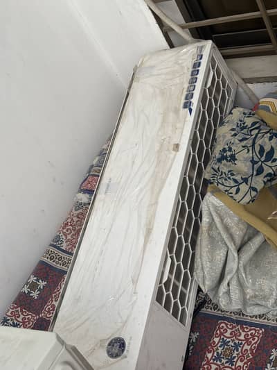Ac 1.5 ton brand new only 4to5 months used