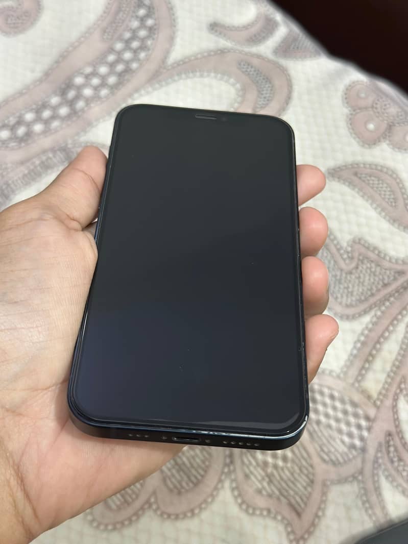 Apple iPhone 12 4
