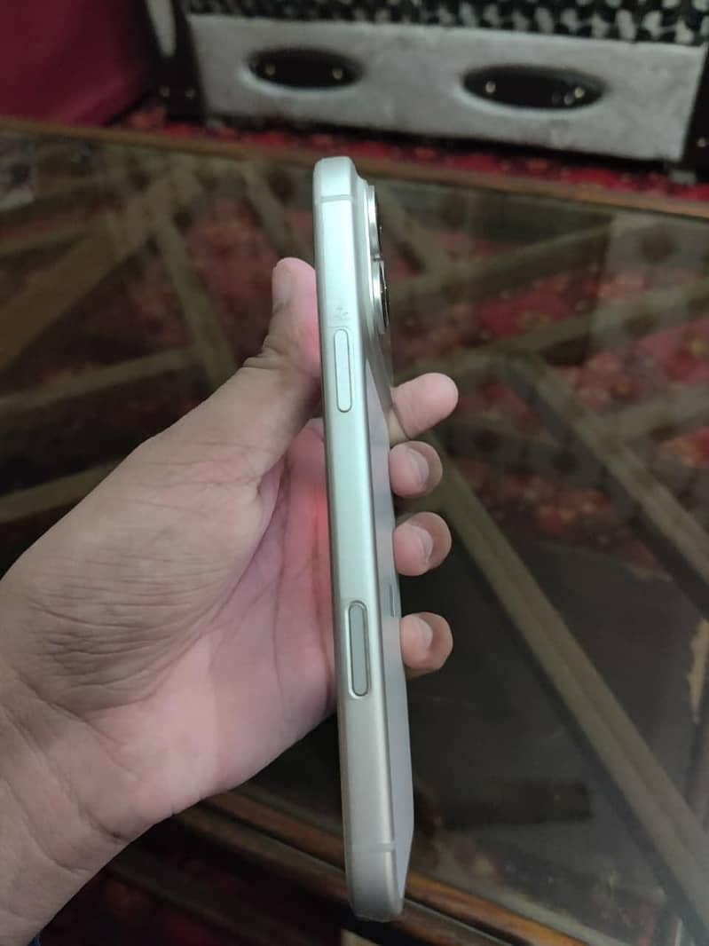 Apple iPhone 17 Pro Max 4