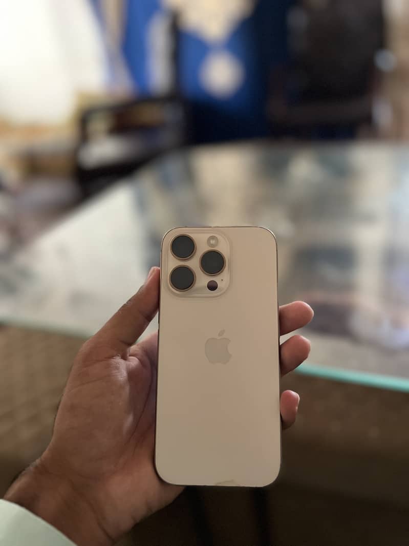 Apple iPhone 16 Pro 0
