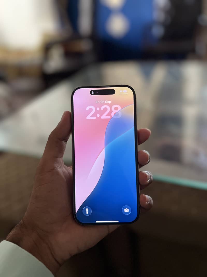 Apple iPhone 16 Pro 1