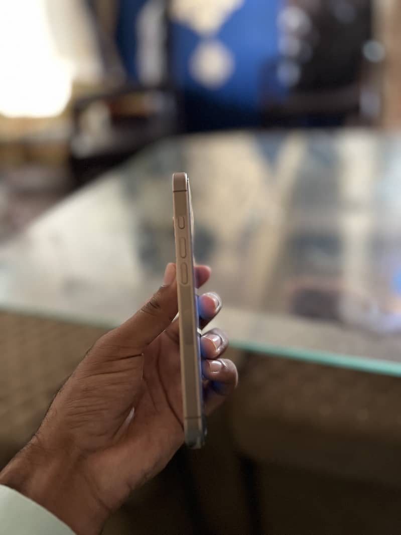 Apple iPhone 16 Pro 2