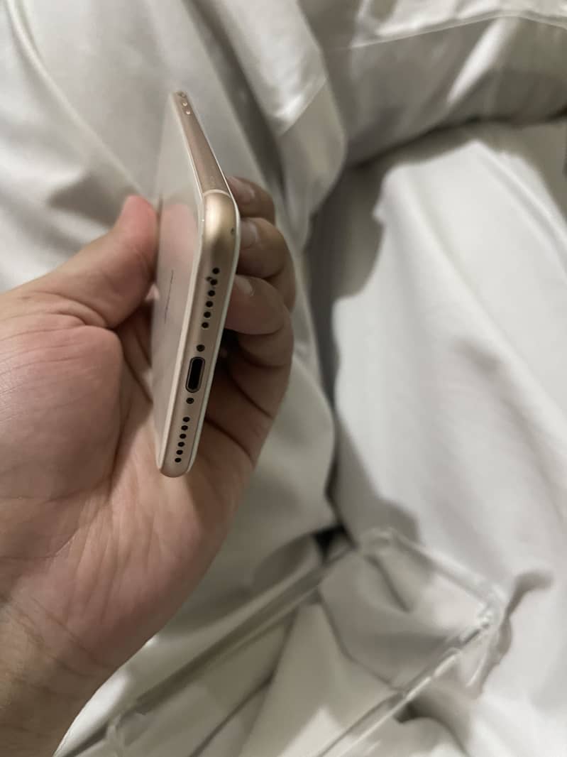 Apple iPhone 8 3