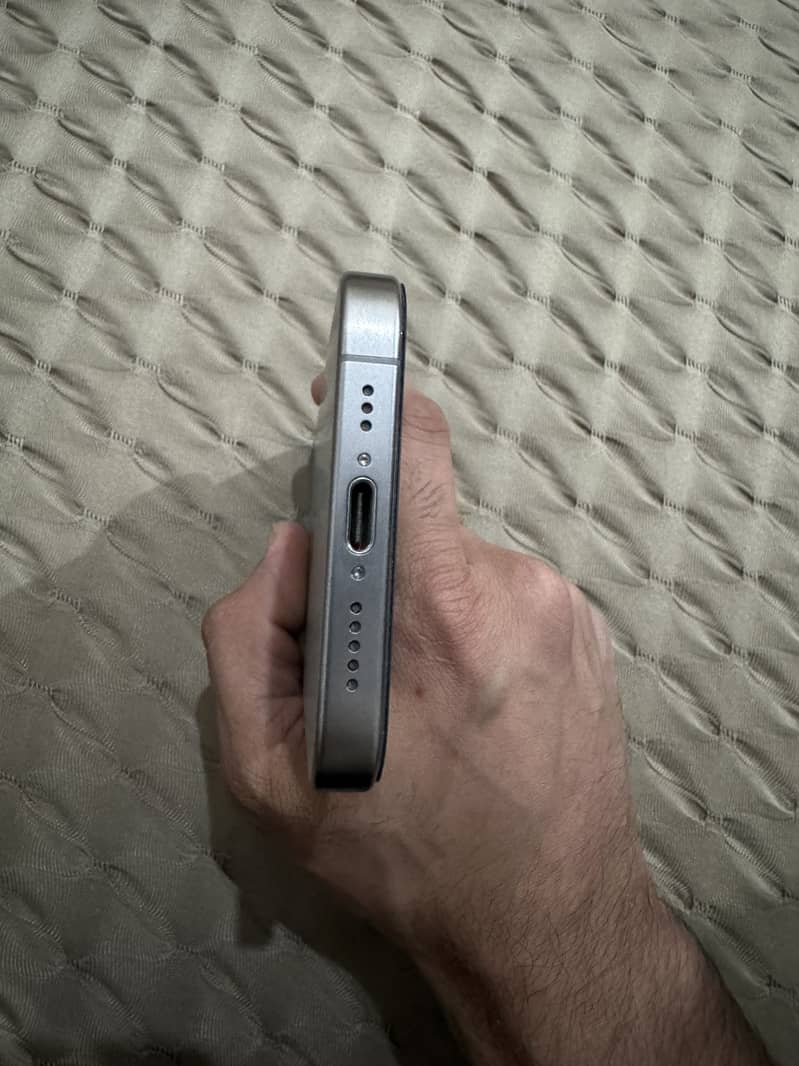 Apple iPhone 15 Pro 2