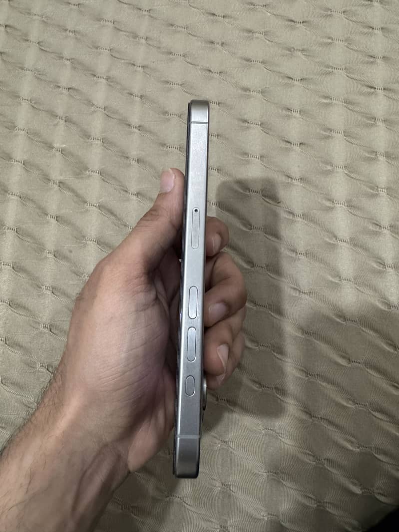 Apple iPhone 15 Pro 3