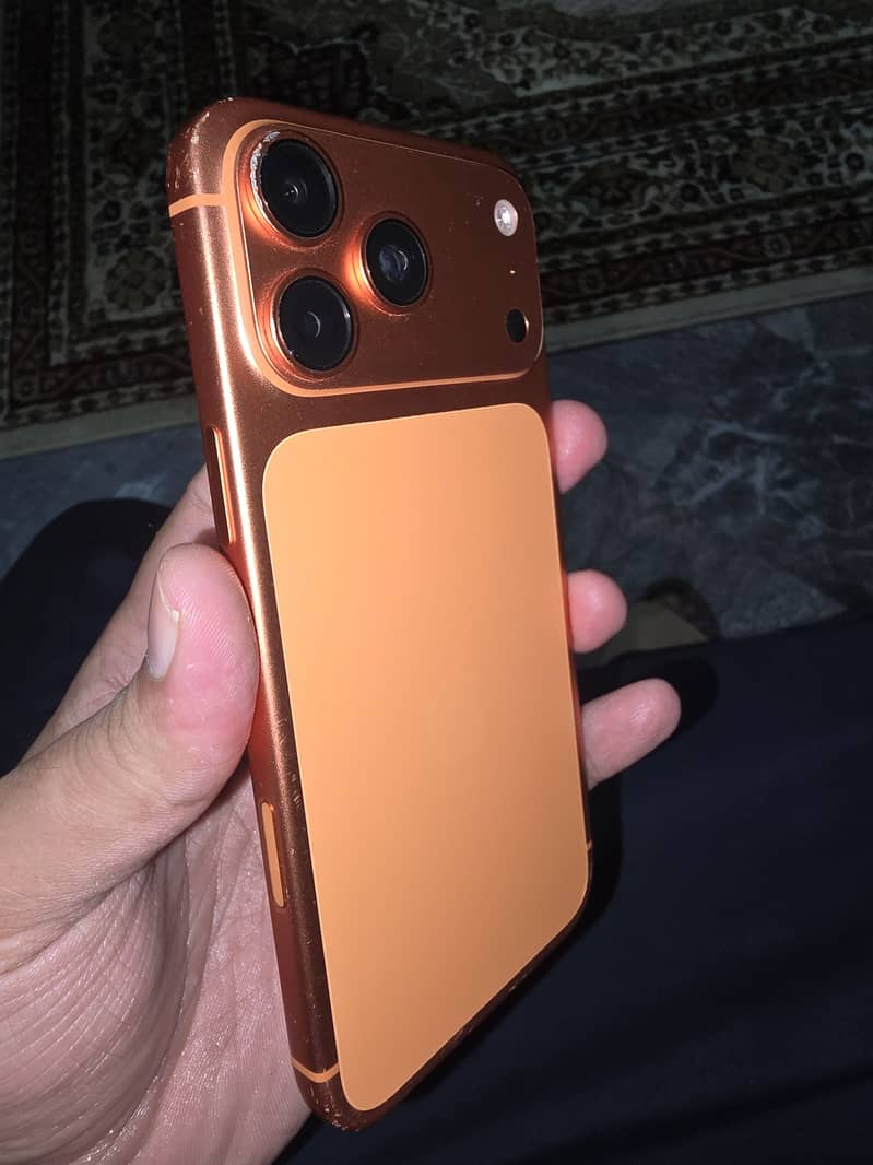 Apple iPhone 17 Pro Max 4