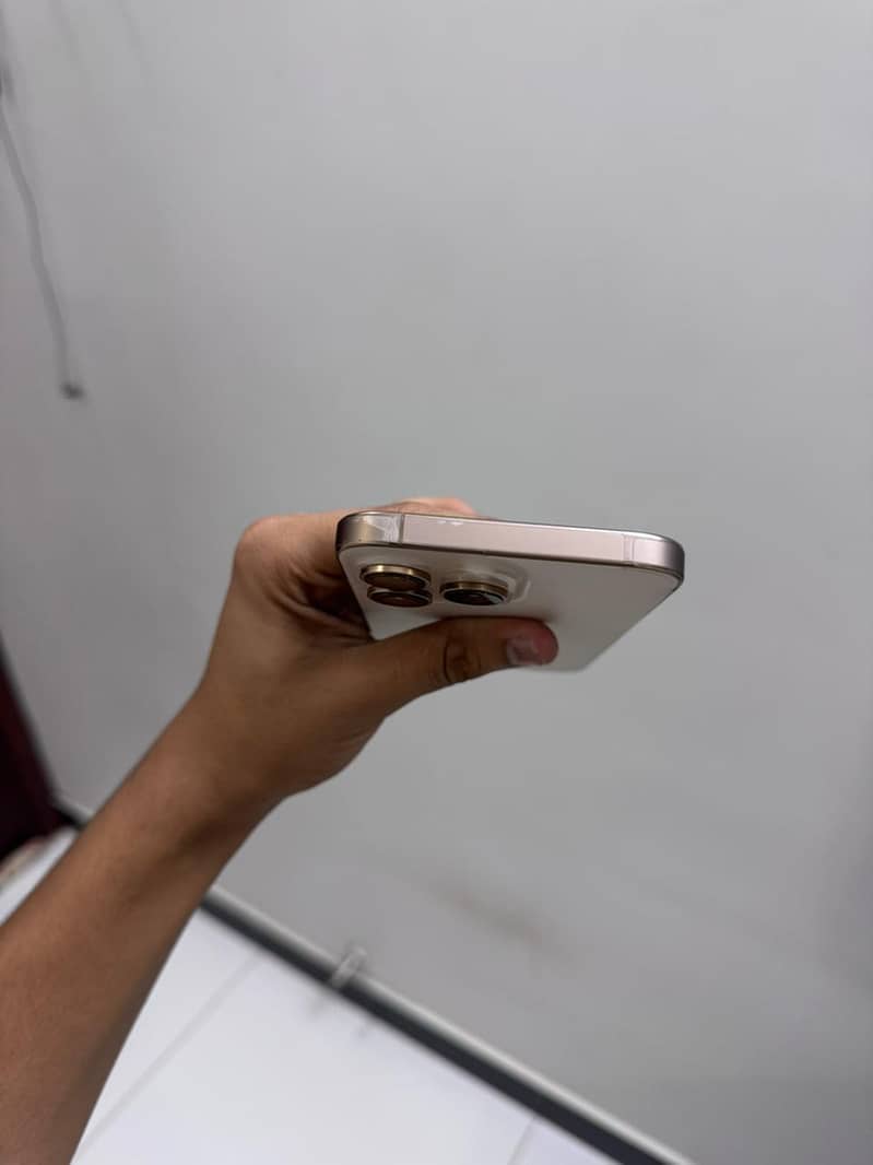 Apple iPhone 16 Pro Max 5