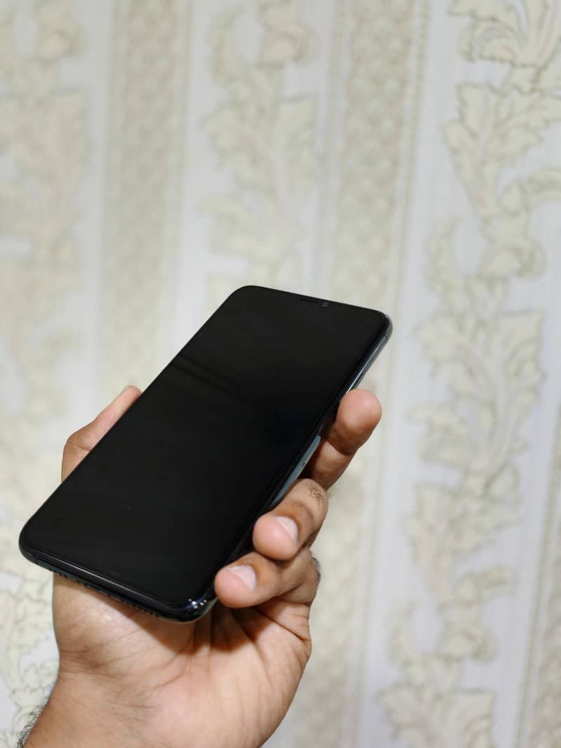 Apple iPhone 11 Pro Max 2