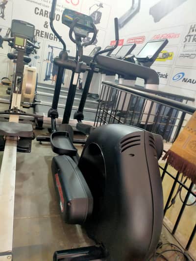 Life Fitness Commercial Elliptical Cross Trainer | Heavy Duty Machine